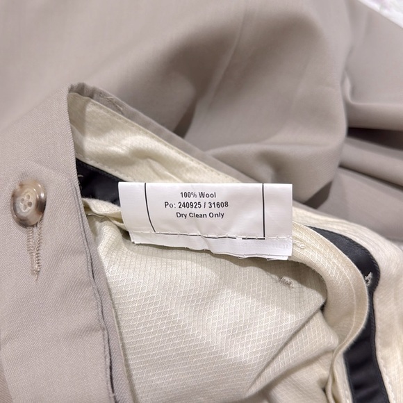 Jos A Bank Wool Traveler Performance Tailored Fit Flat Front Pants 36R like new - Picture 5 of 6